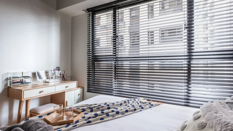 venetian blinds